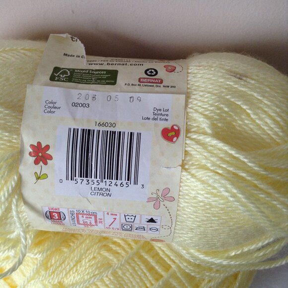 BERNAT SOFTEE Baby Lemon Citron 02003 Yarn Skein Acrylic Knitting Crochet - Picture 4 of 6